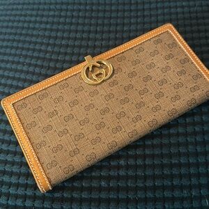 Make an Offer: Gucci Wallet